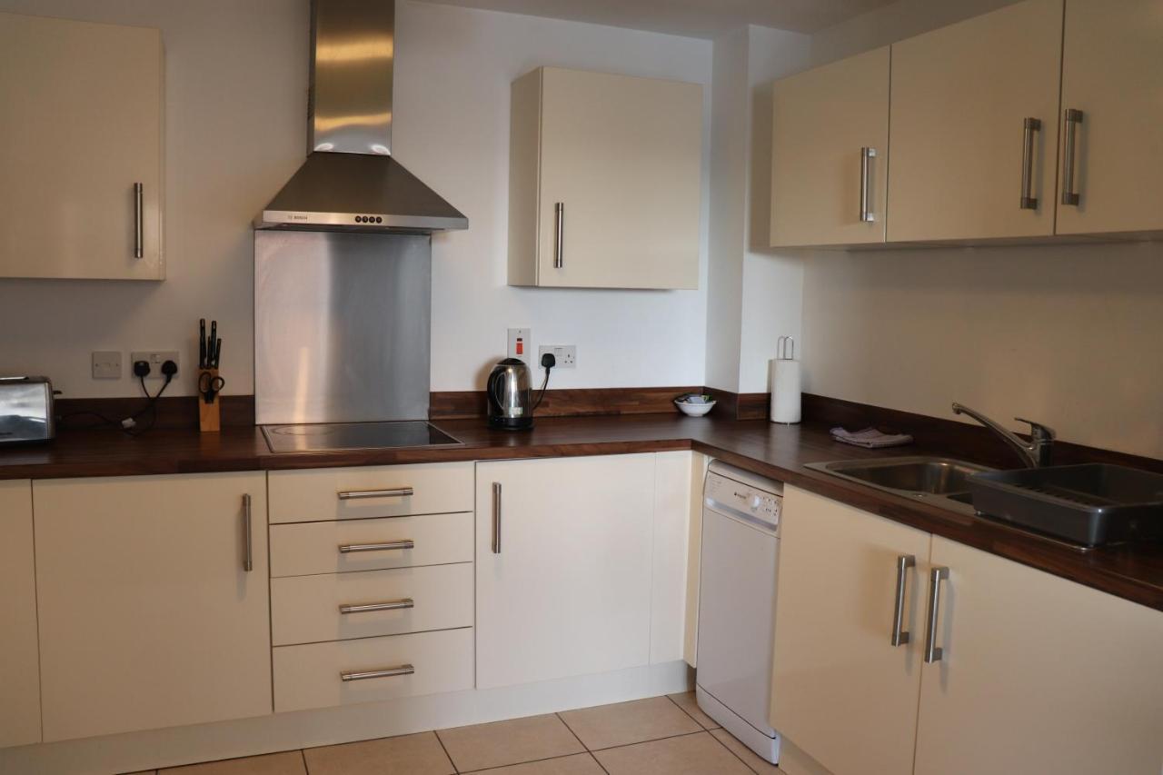 Century Wharf Apartments By Urban Space Cardiff Luaran gambar