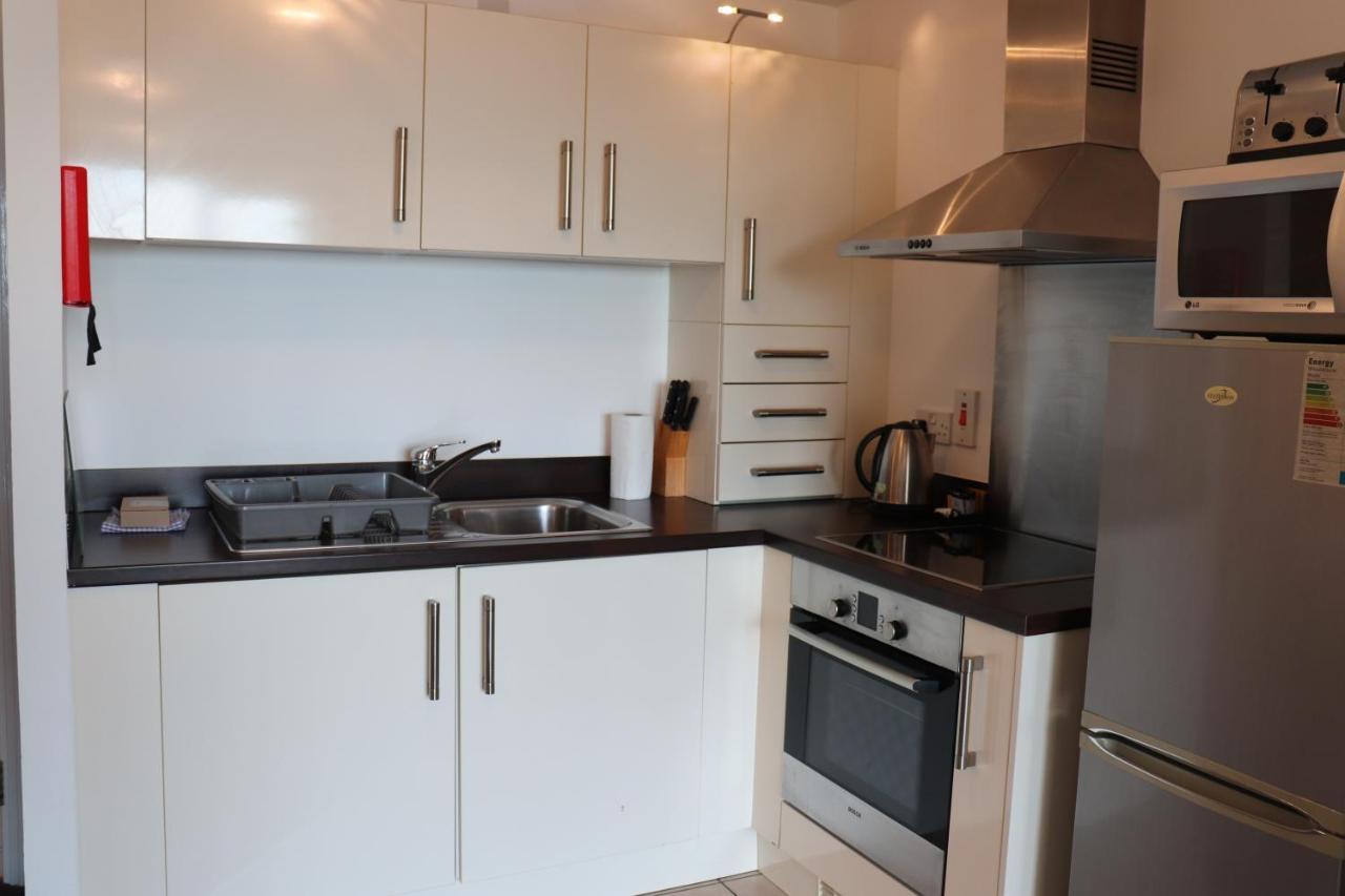 Century Wharf Apartments By Urban Space Cardiff Luaran gambar