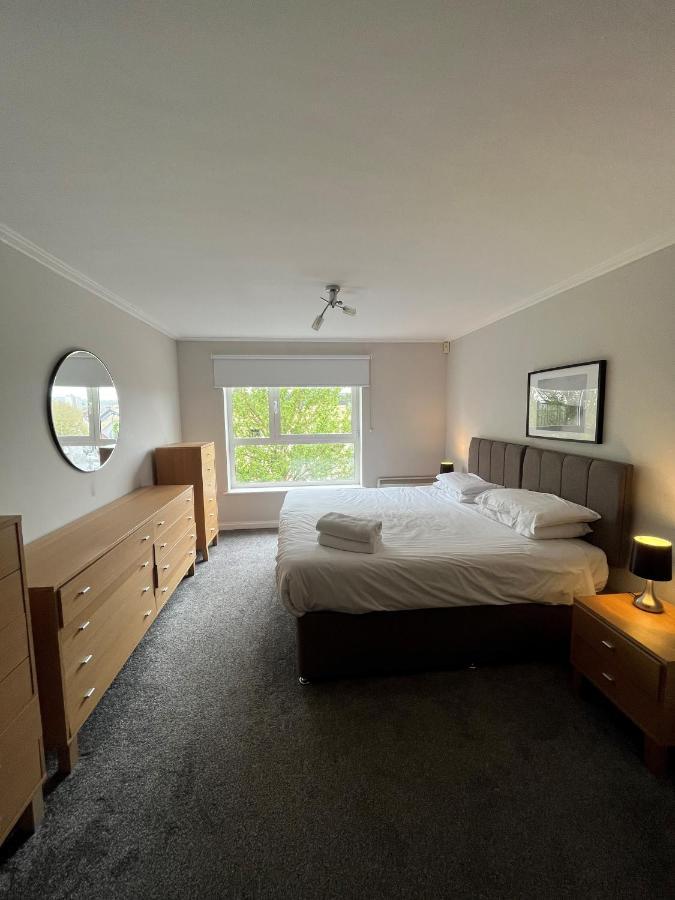 Century Wharf Apartments By Urban Space Cardiff Luaran gambar