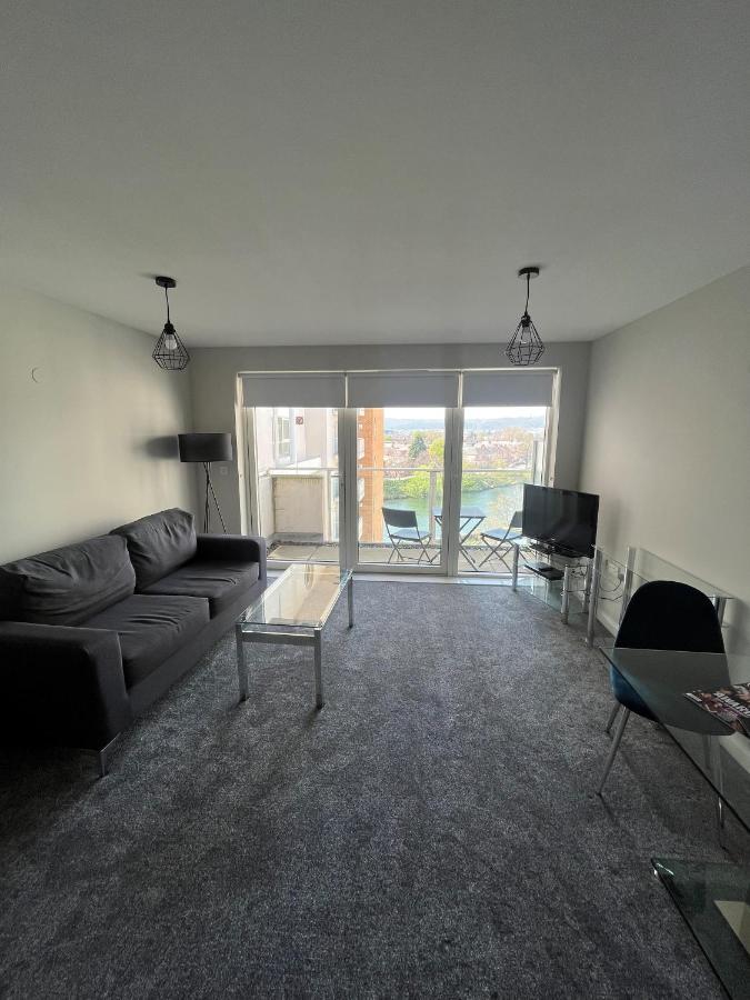 Century Wharf Apartments By Urban Space Cardiff Luaran gambar