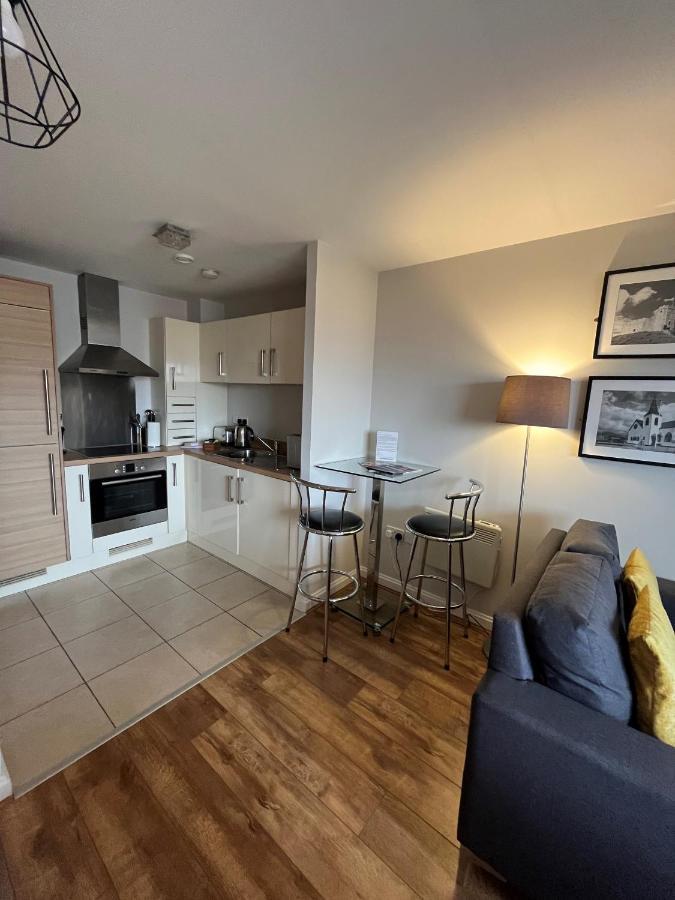 Century Wharf Apartments By Urban Space Cardiff Luaran gambar