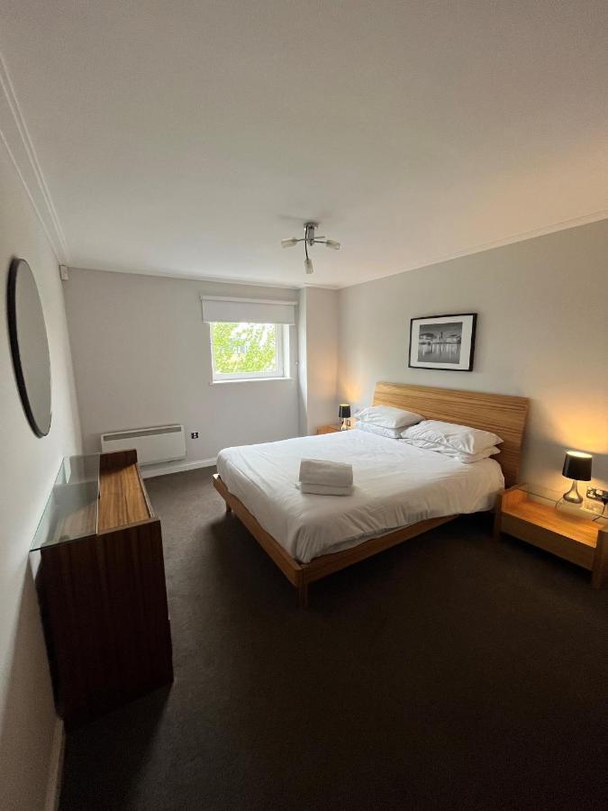 Century Wharf Apartments By Urban Space Cardiff Luaran gambar