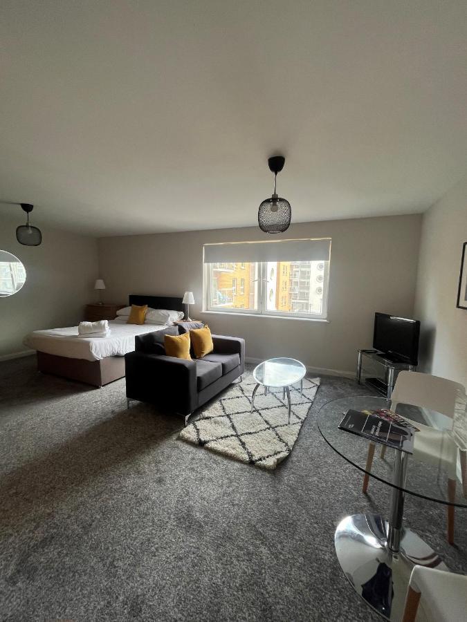 Century Wharf Apartments By Urban Space Cardiff Luaran gambar