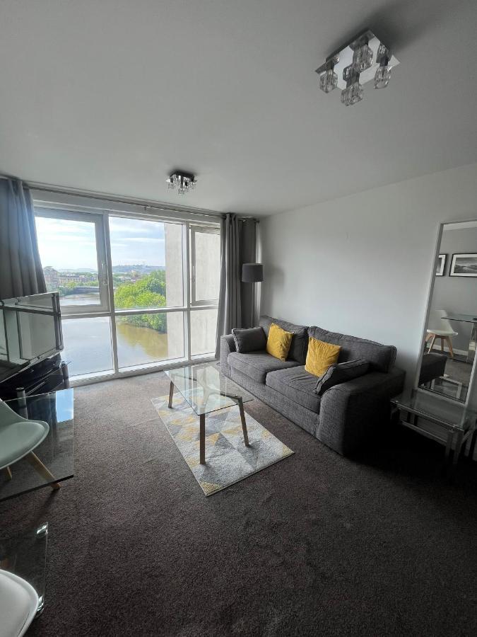 Century Wharf Apartments By Urban Space Cardiff Luaran gambar