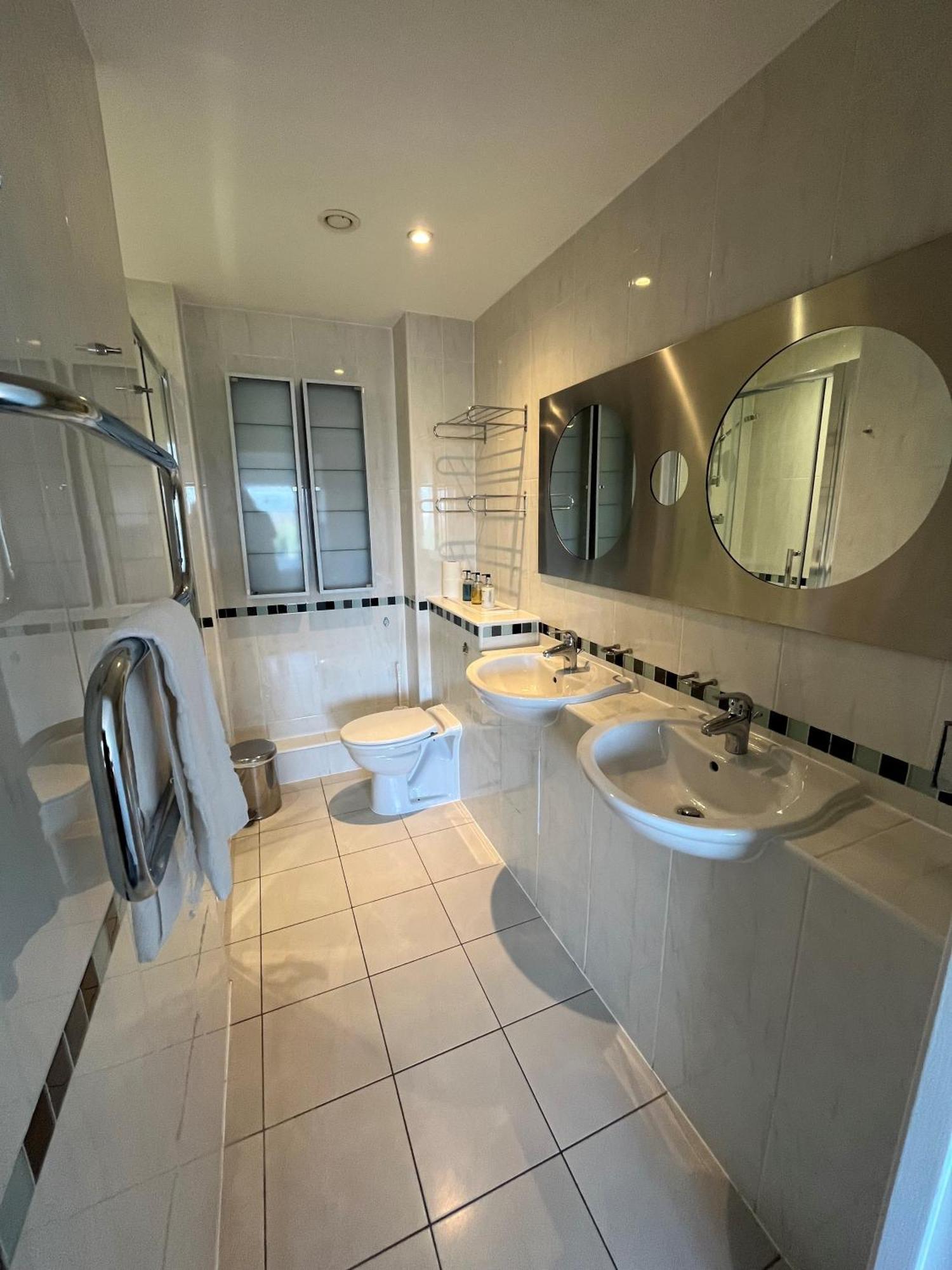 Century Wharf Apartments By Urban Space Cardiff Luaran gambar