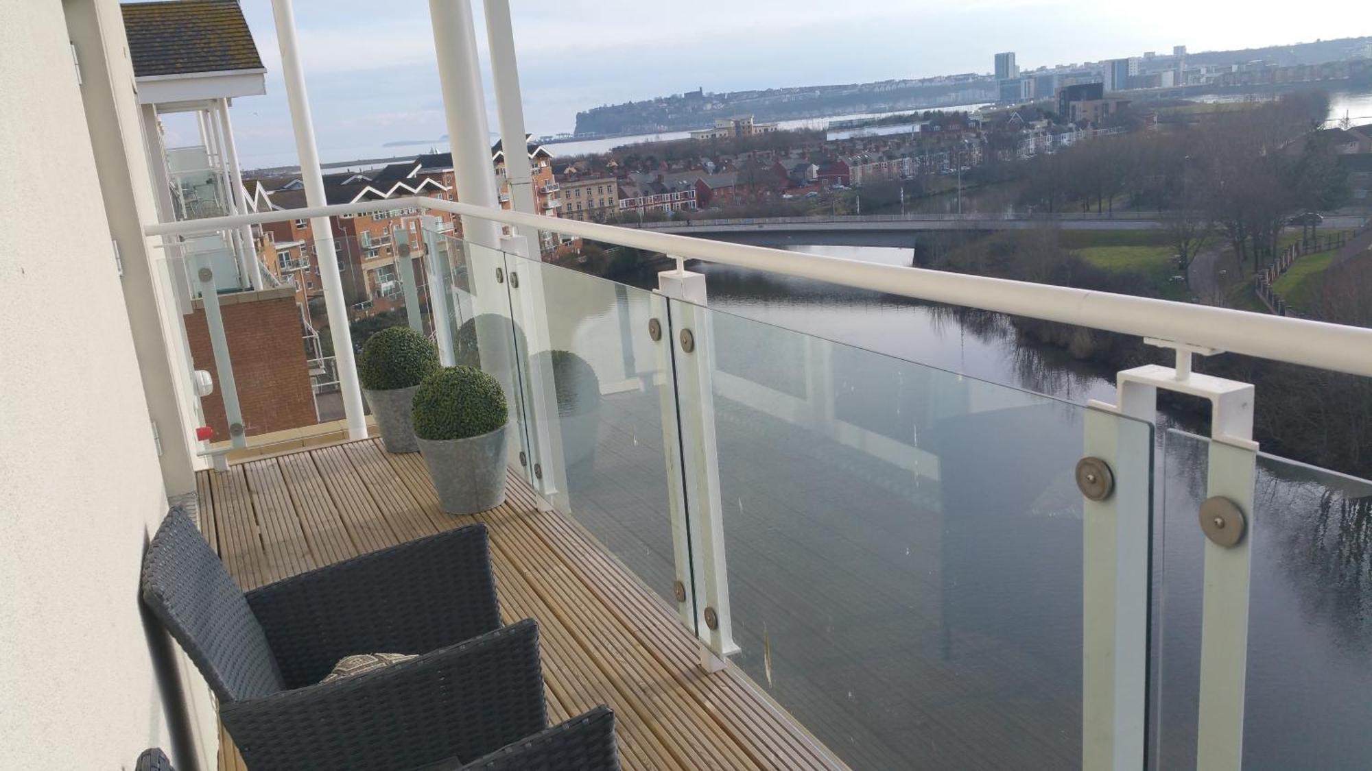 Century Wharf Apartments By Urban Space Cardiff Luaran gambar
